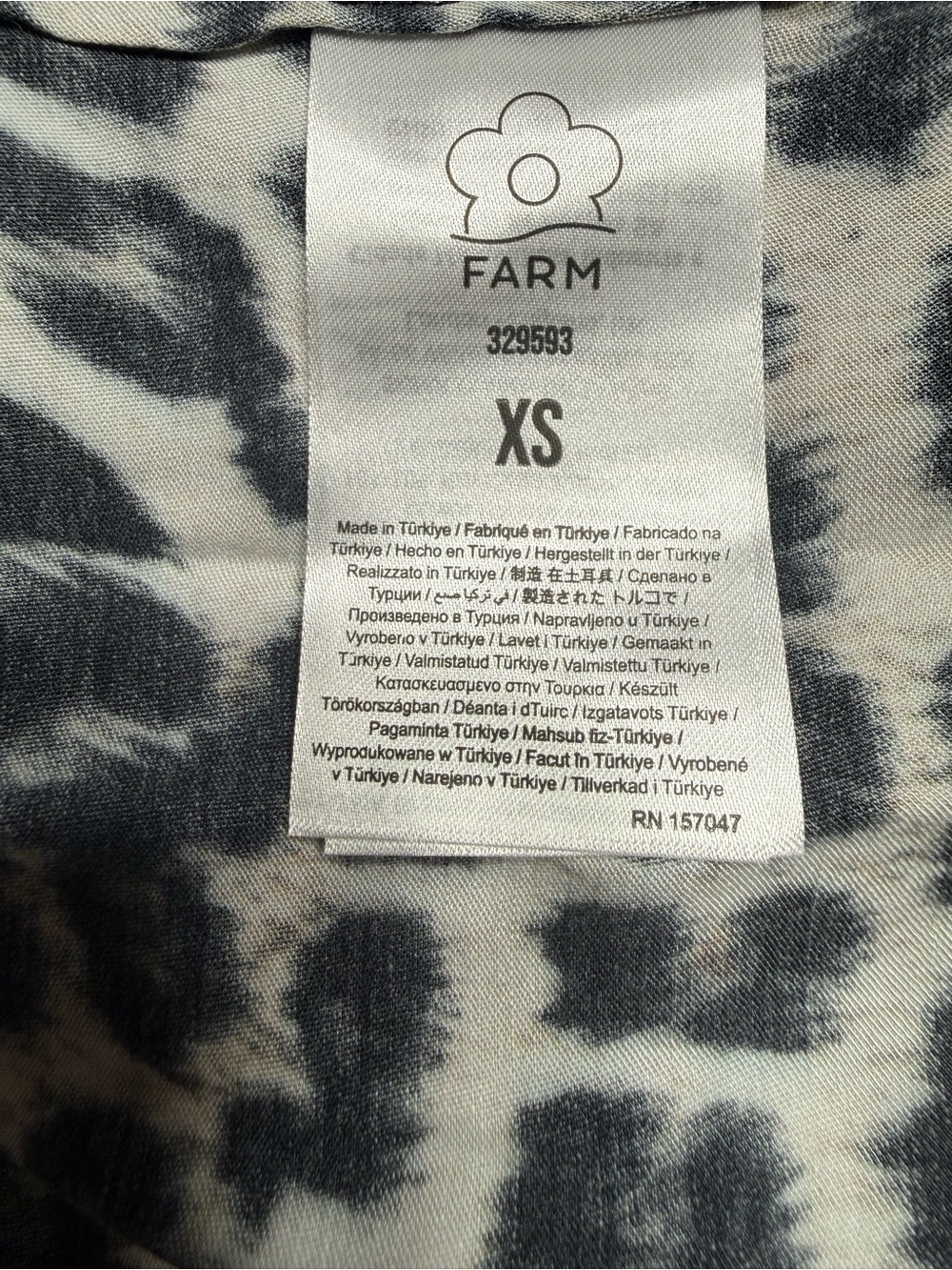 FARM Rio NWT Cheetah Animal-print satin midi dress, featuring a V-neckline XS . - Picture 14 of 14